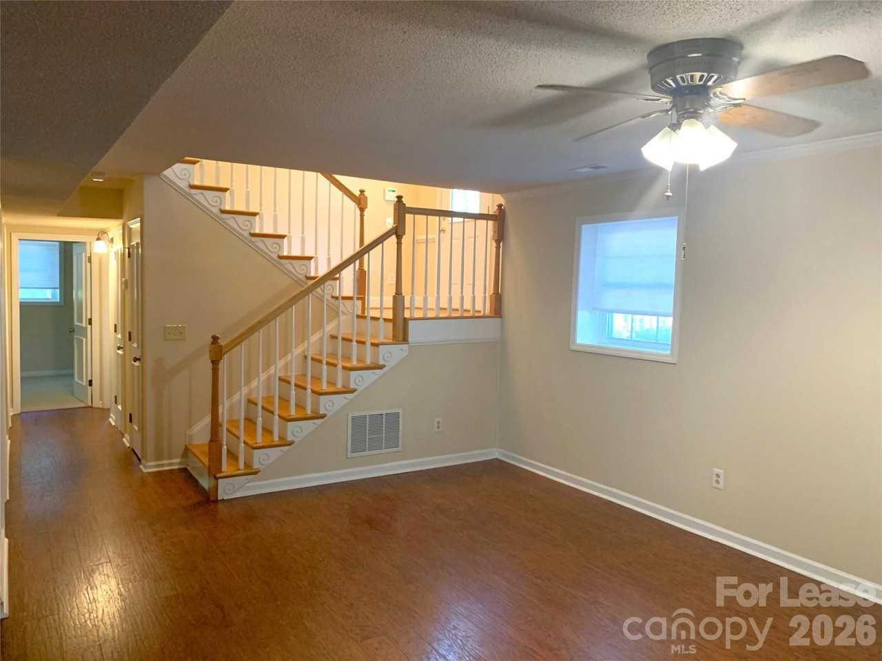 1114 Glenshannon Rd - Photo 7 of 35