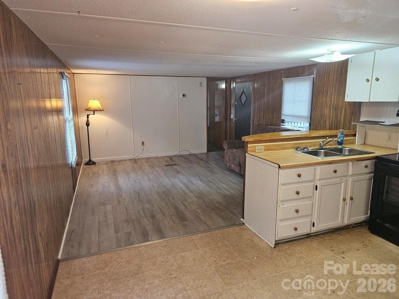 2390 Skyview Ln - Photo 4 of 15