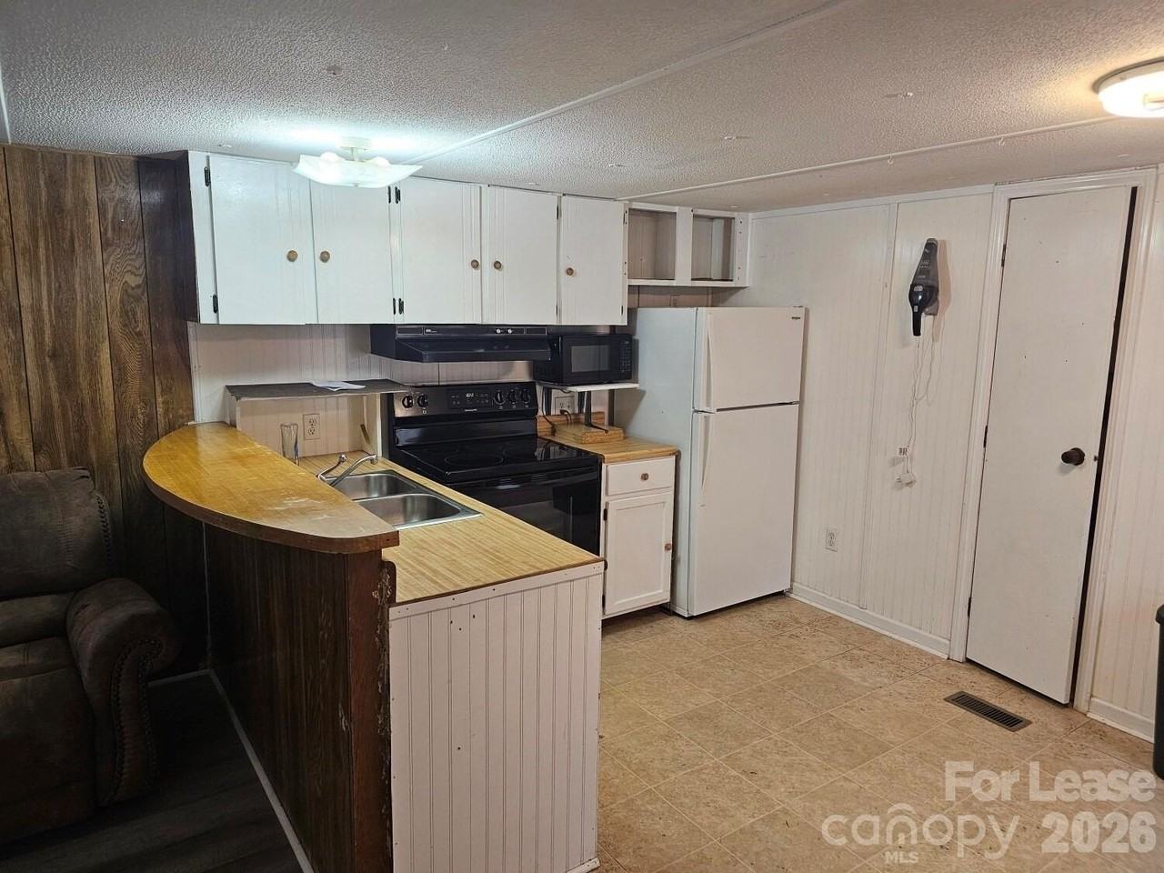 2390 Skyview Ln - Photo 6 of 15