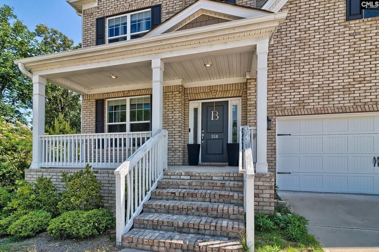 558 Mahonia Rd - Photo 3 of 50