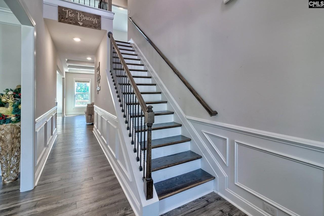 558 Mahonia Rd - Photo 6 of 50