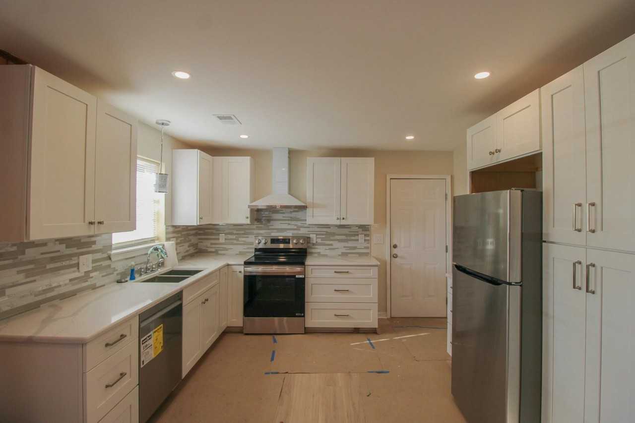 305 Millcreek Dr - Photo 5 of 18