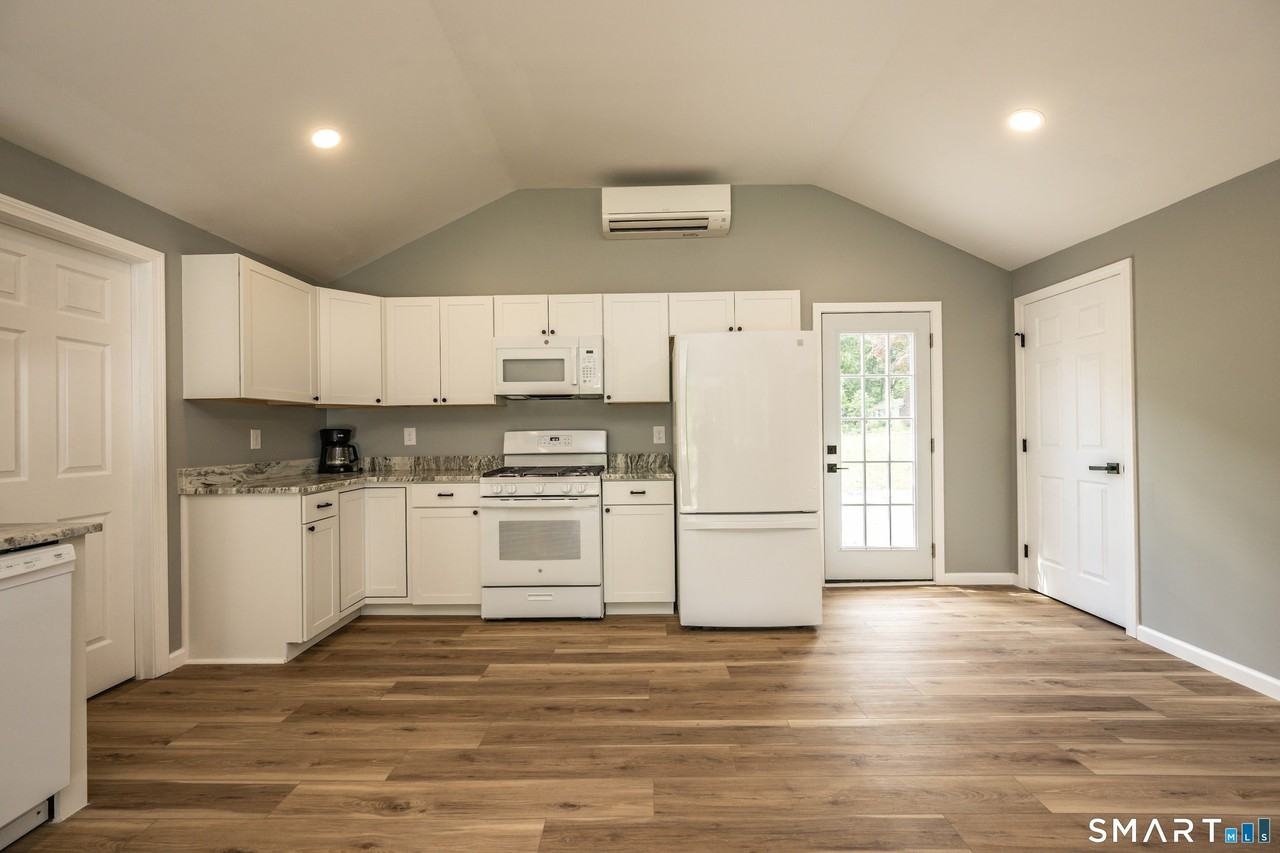 115 Shore Dr - Photo 5 of 24
