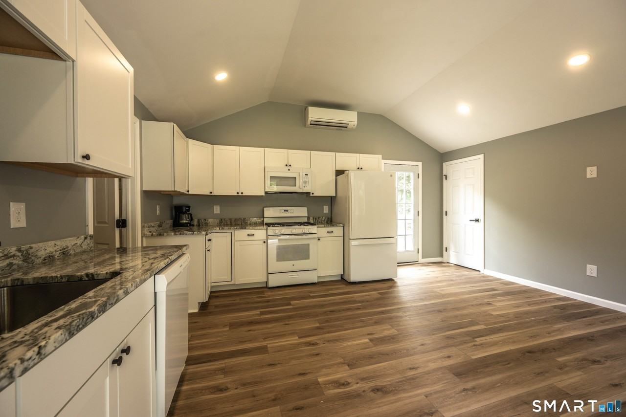 115 Shore Dr - Photo 6 of 24