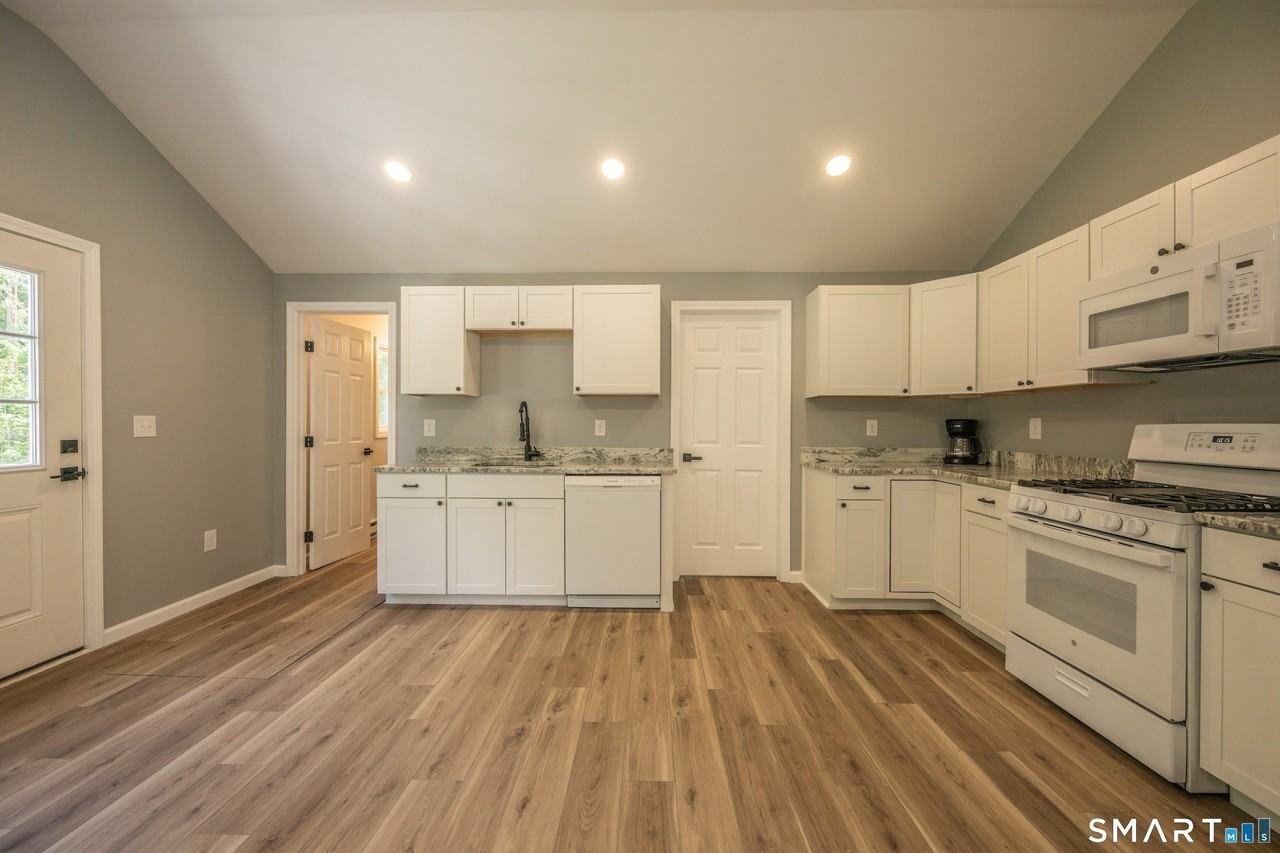 115 Shore Dr - Photo 7 of 24