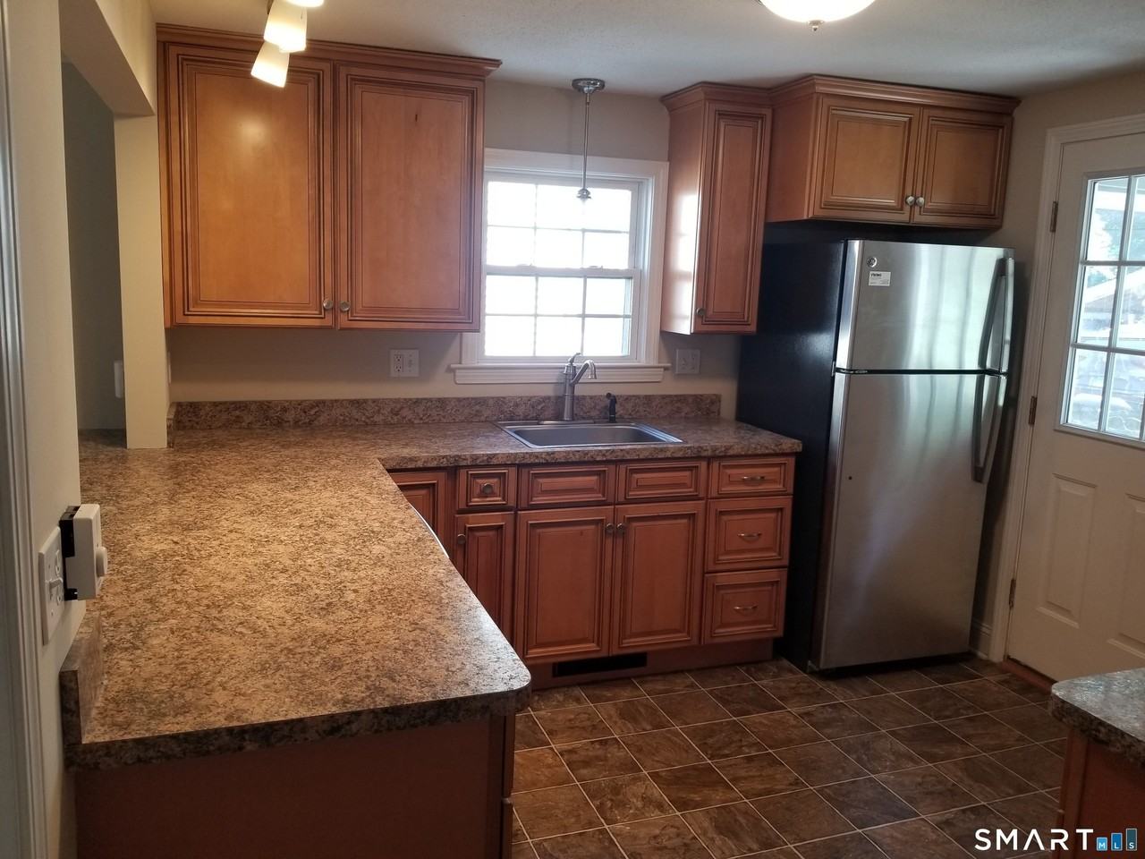 109 Caya Ave - Photo 5 of 25