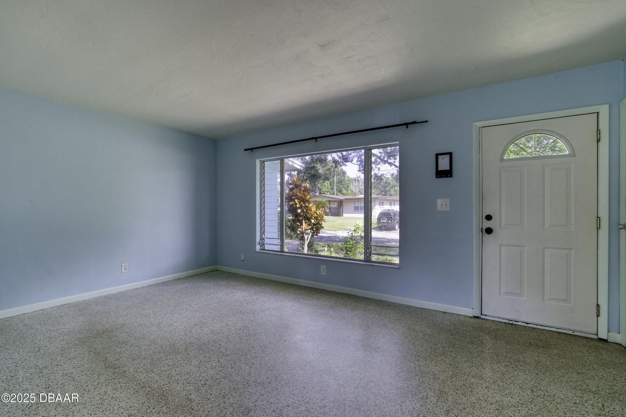 1133 Bradenton Rd - Photo 5 of 31