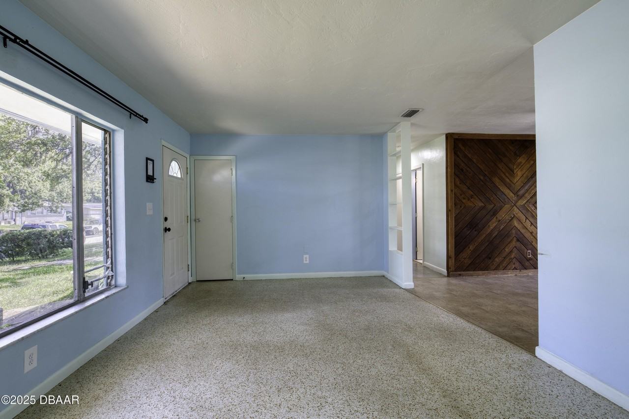 1133 Bradenton Rd - Photo 6 of 31