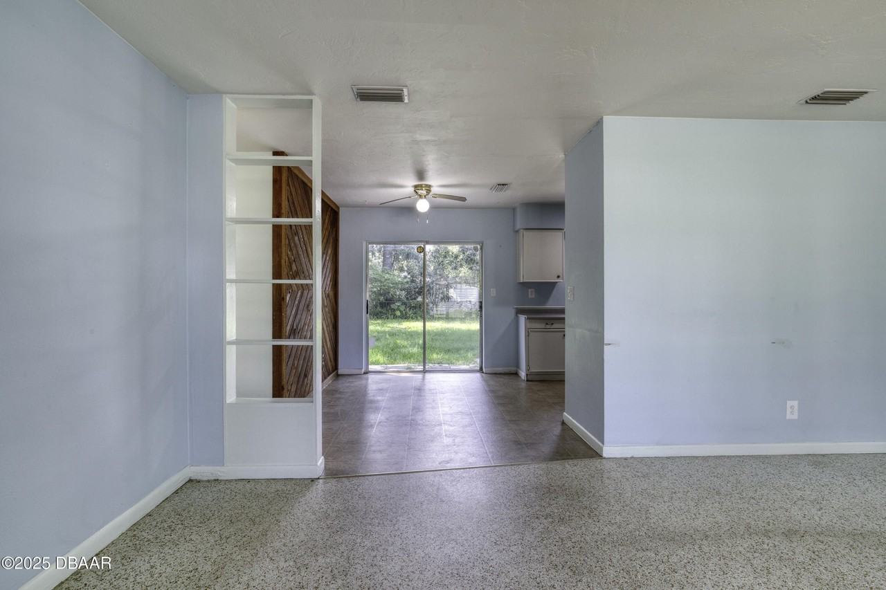 1133 Bradenton Rd - Photo 7 of 31