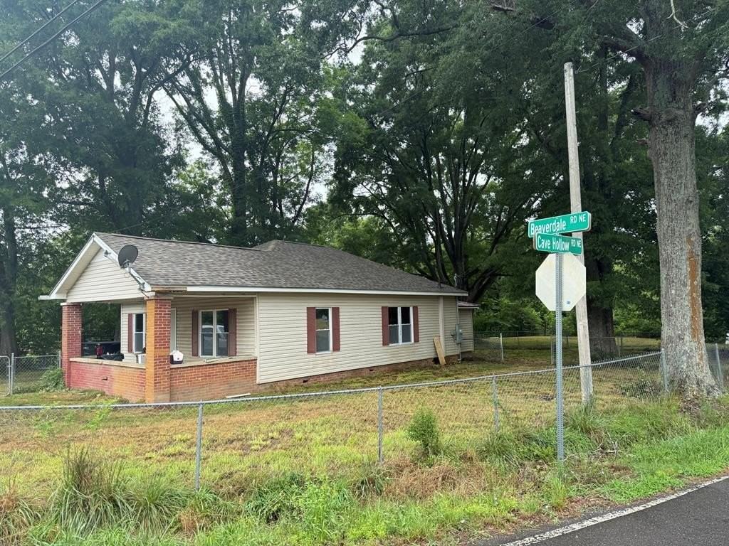 1611 Beaverdale Rd Ne - Photo 2 of 3
