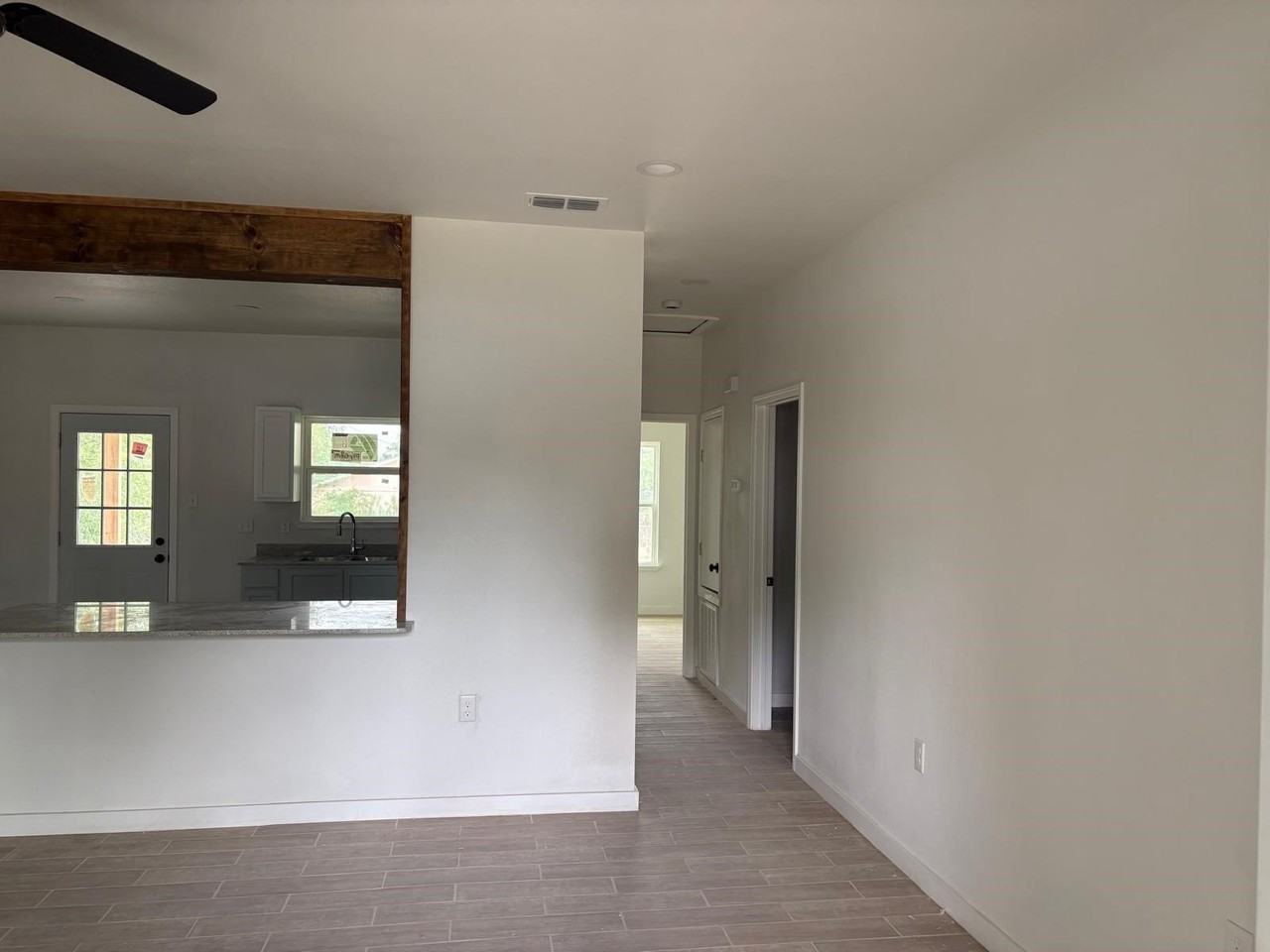 1107 W Martin St - Photo 3 of 11