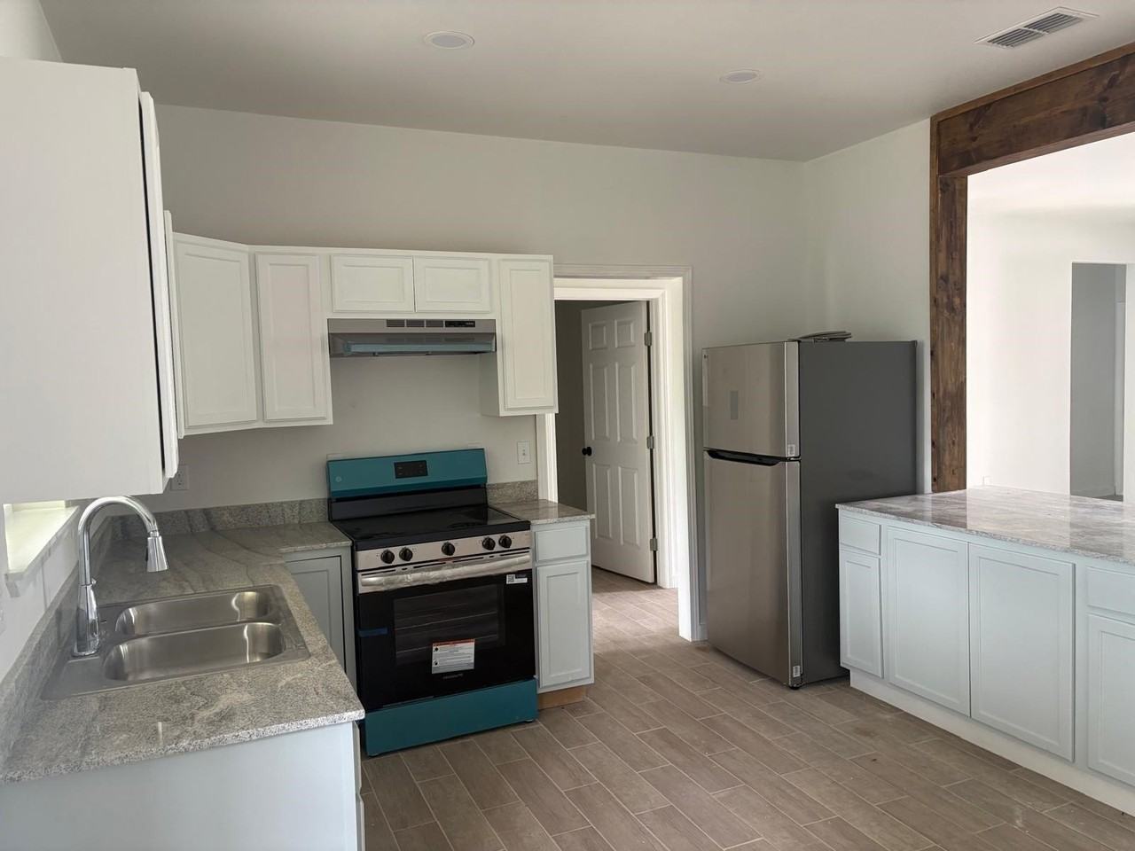 1107 W Martin St - Photo 5 of 11