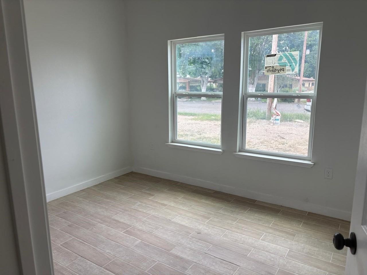 1107 W Martin St - Photo 6 of 11