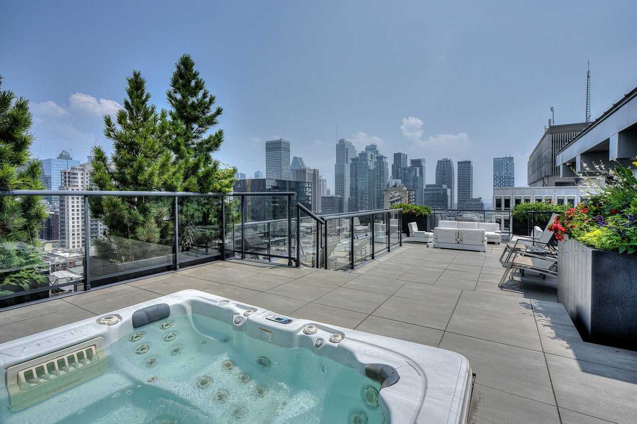 1420 Rue Sherbrooke O - Photo 2 of 35