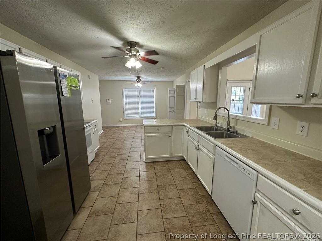 1519 Pinebrook Dr - Photo 3 of 8