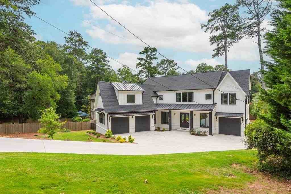 4056 Ashford Dunwoody Rd Ne - Photo 2 of 50