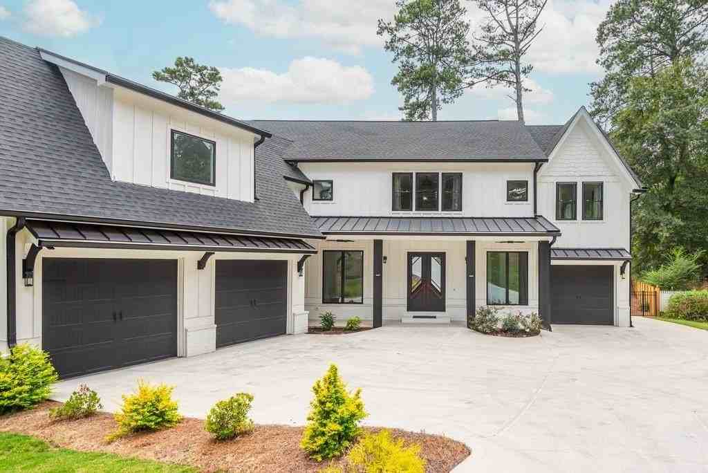 4056 Ashford Dunwoody Rd Ne - Photo 3 of 50