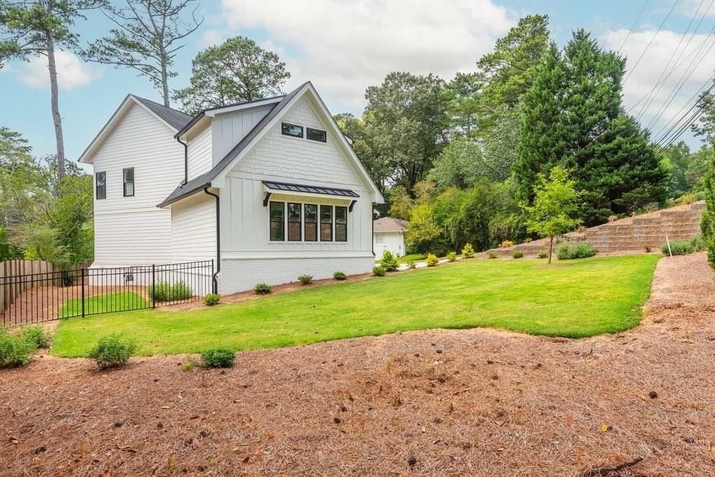 4056 Ashford Dunwoody Rd Ne - Photo 5 of 50
