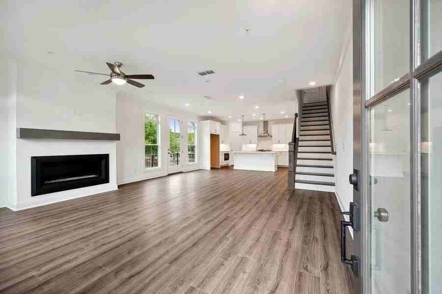 124 Downing Dr - Photo 4 of 42