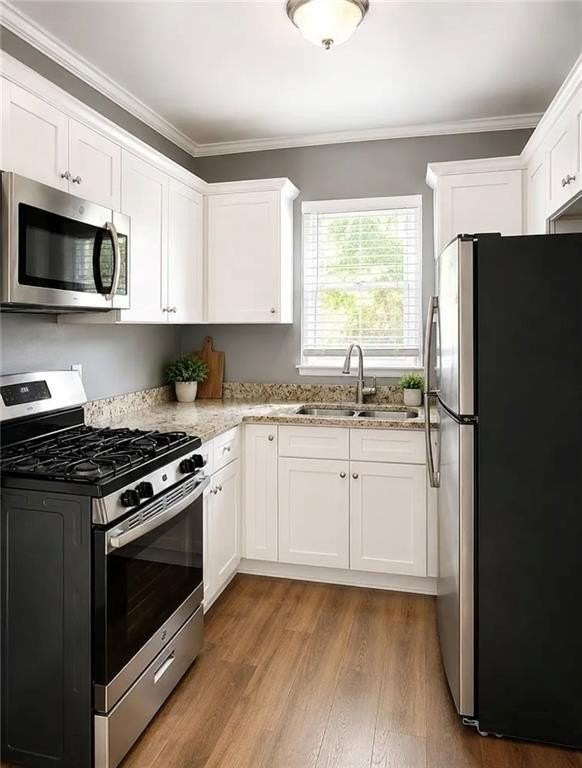 2196 Knoll Dr - Photo 3 of 7