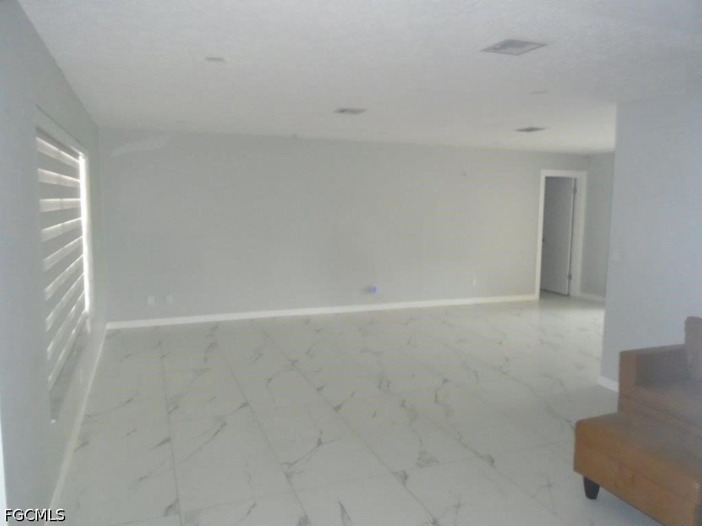 1401 Everest Pkwy - Photo 4 of 10