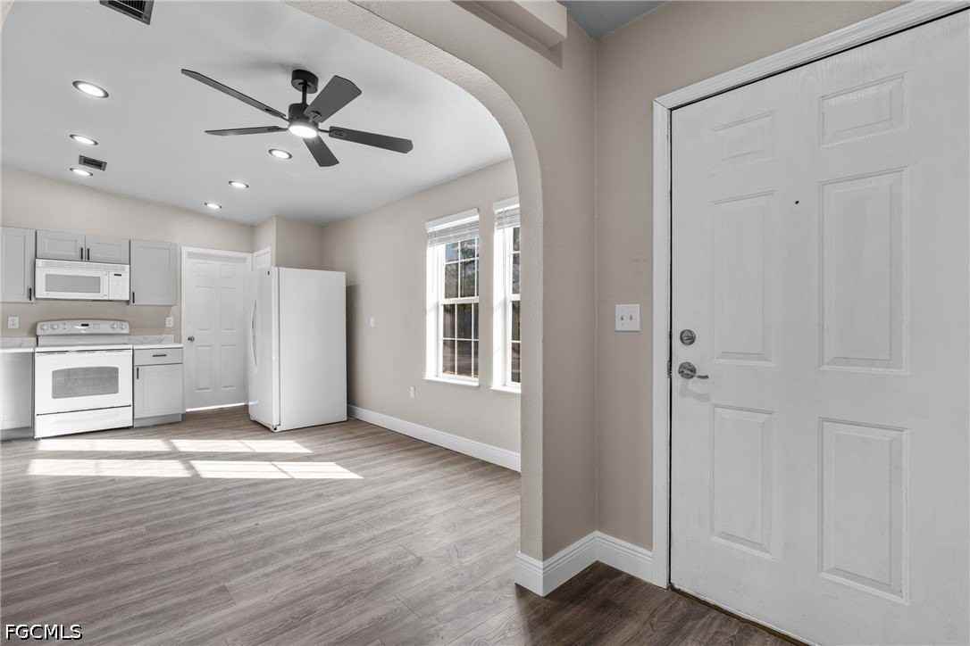 1505 E 15th St - Photo 5 of 35