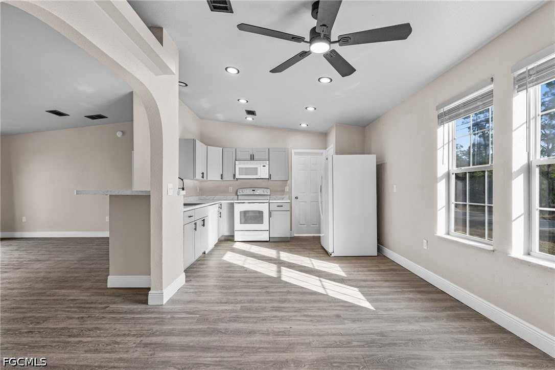 1505 E 15th St - Photo 6 of 35