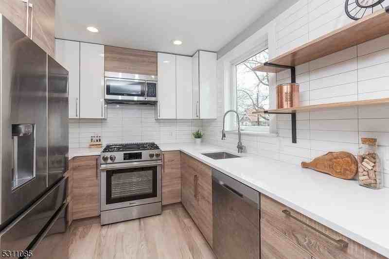 27 Mission St #2 - Photo 5 of 18