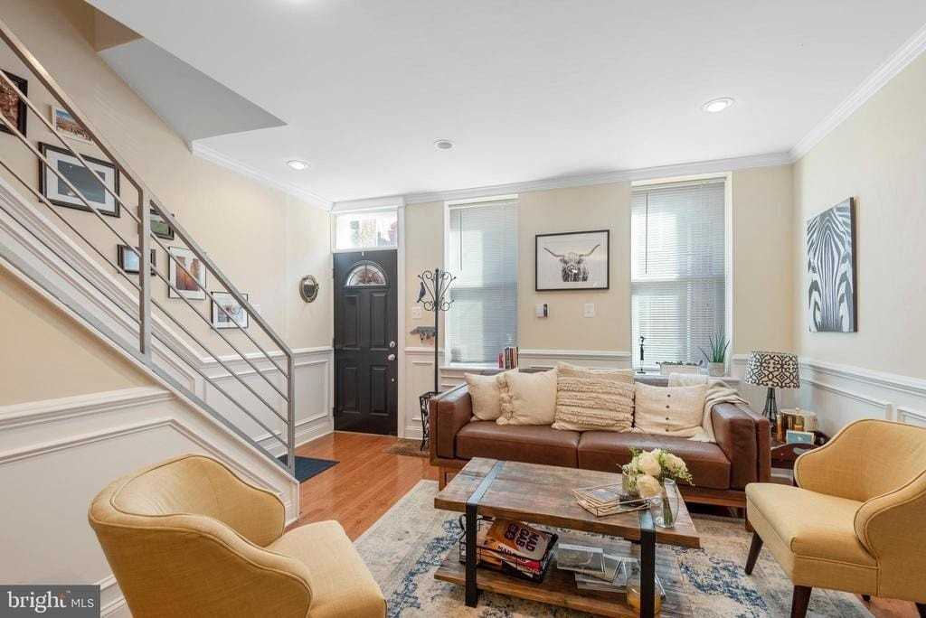714 S Hicks St - Photo 5 of 30