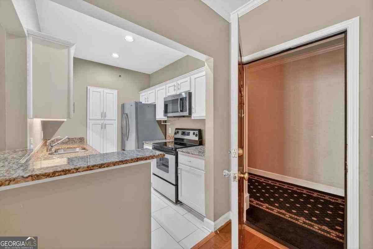 2865 Lenox Rd Ne #610 - Photo 4 of 32