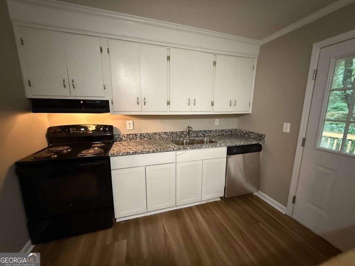 3945 Fraser Cir - Photo 3 of 12