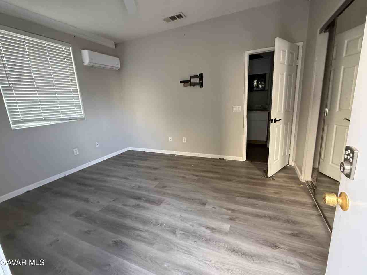 4783 Spur Ave - Photo 4 of 7