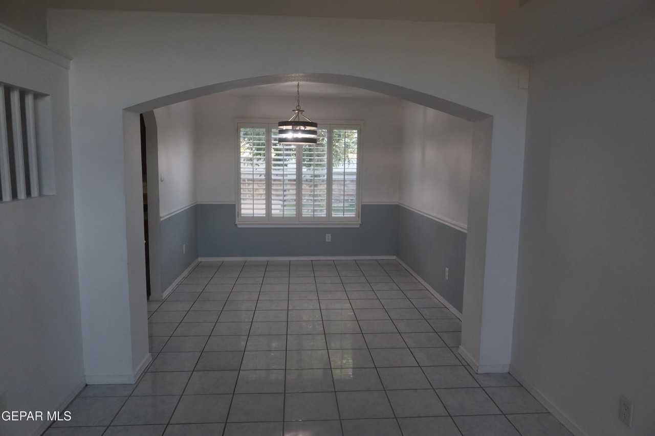 12520 Twin Leaf Dr - Photo 4 of 37