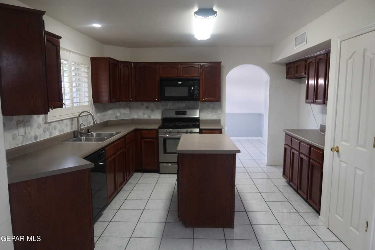 12520 Twin Leaf Dr - Photo 7 of 37