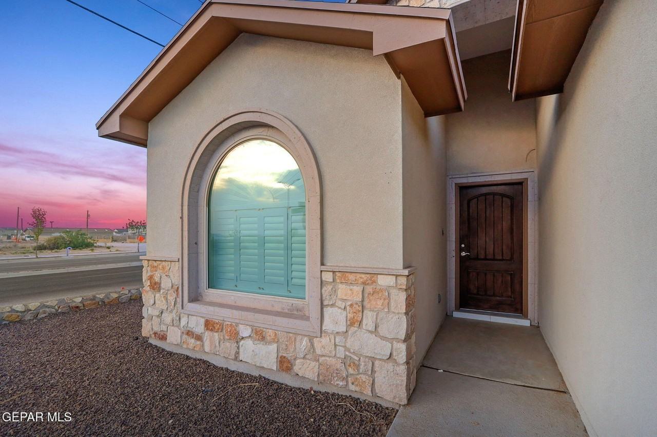 3496 David Palacio Dr - Photo 4 of 35