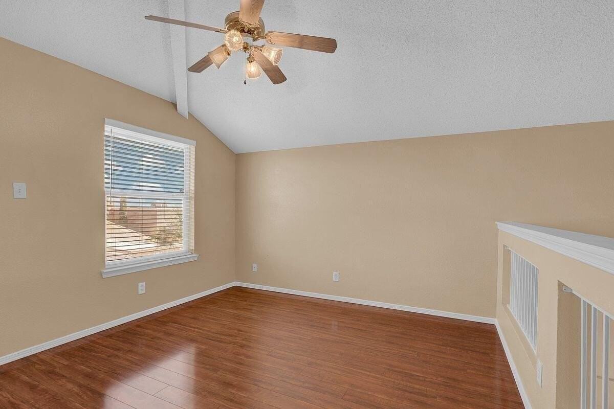 1460 Paseo De Flor St - Photo 4 of 26