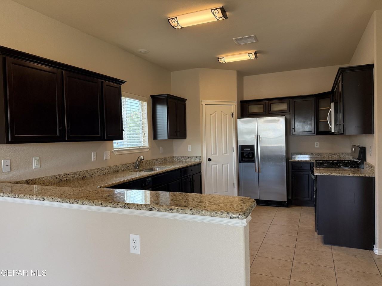 5601 Valley Maple Dr - Photo 4 of 8