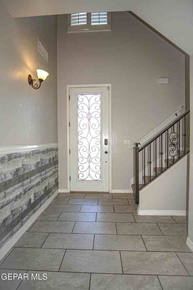 13482 Bradford St - Photo 3 of 34