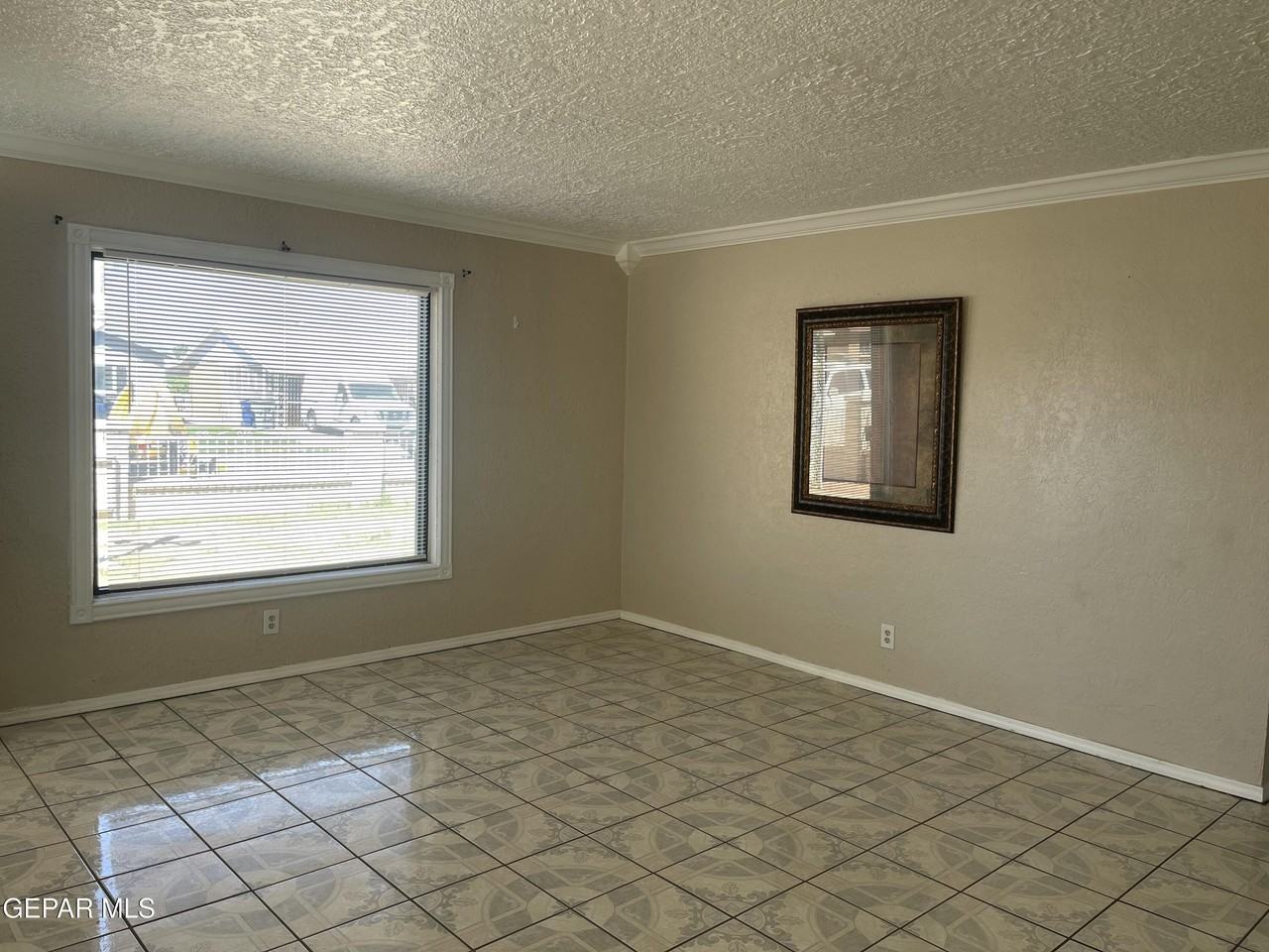 252 Trinity Pl - Photo 2 of 16