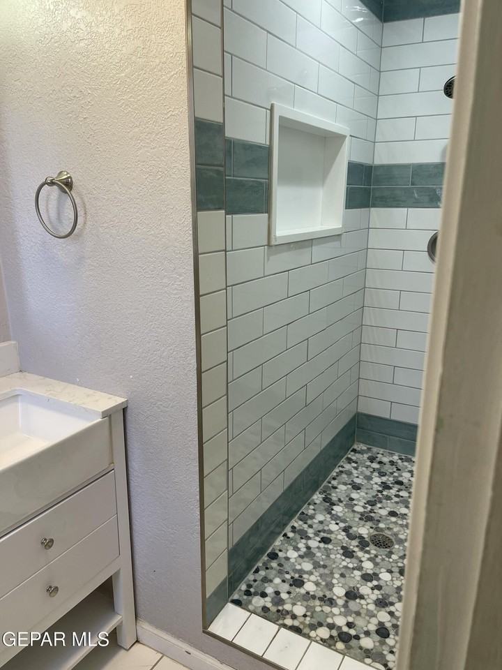 252 Trinity Pl - Photo 3 of 16