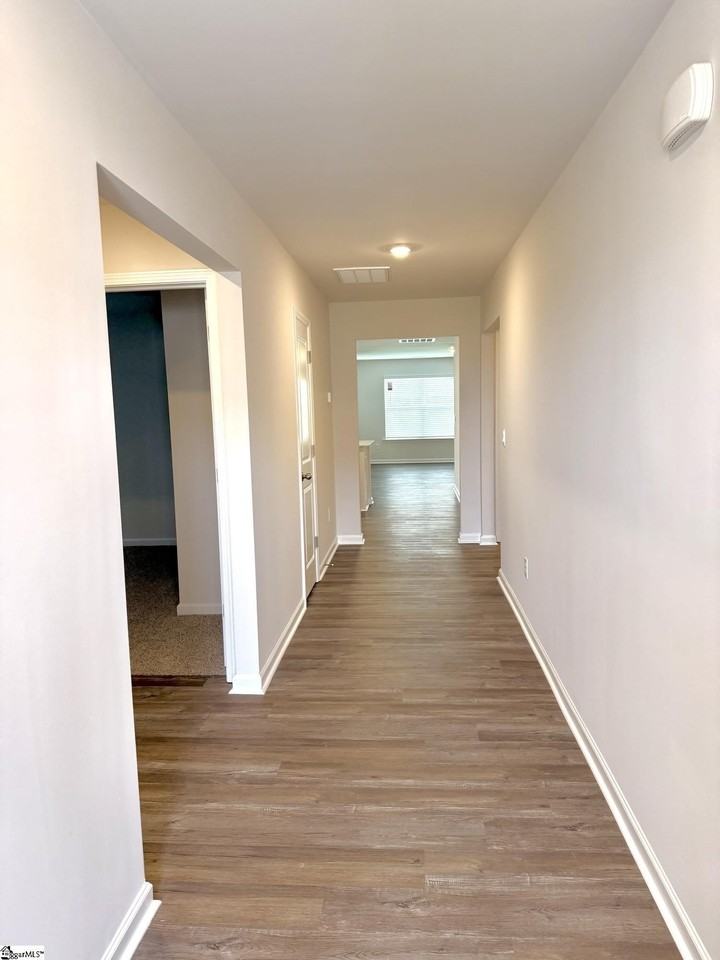 1425 Slades St - Photo 3 of 21