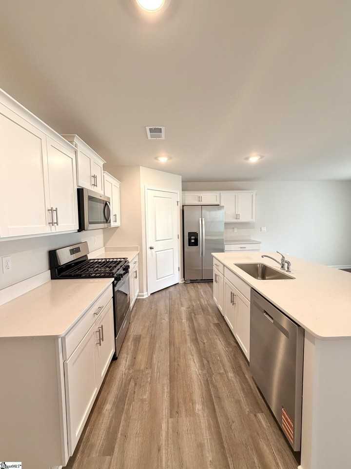 1425 Slades St - Photo 4 of 21
