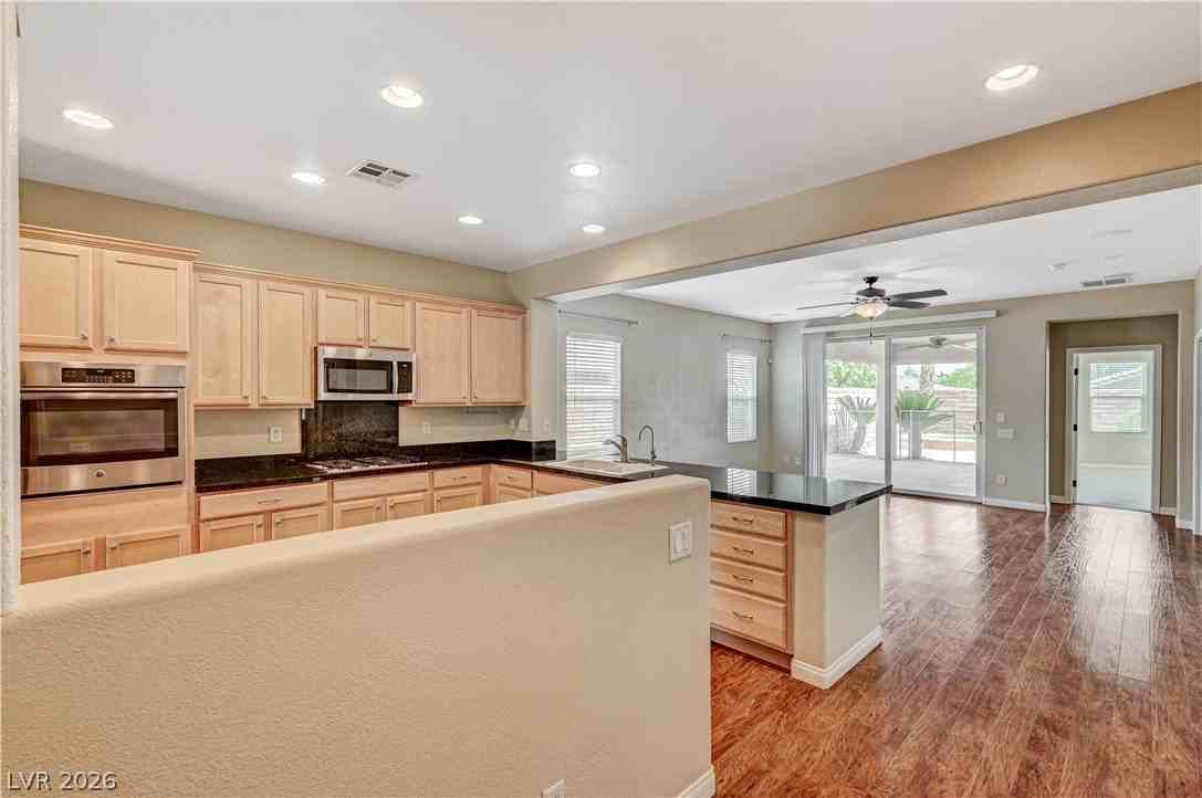11131 Forever Sunset Ct - Photo 7 of 48