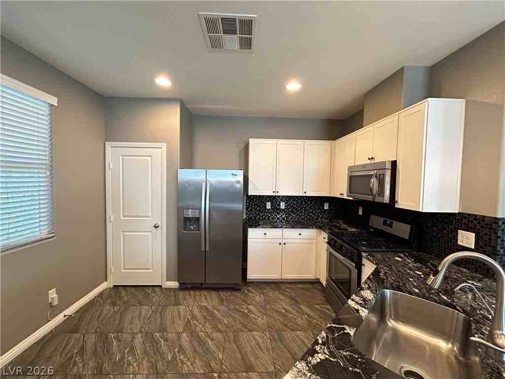 9841 Colenso Ct - Photo 4 of 22
