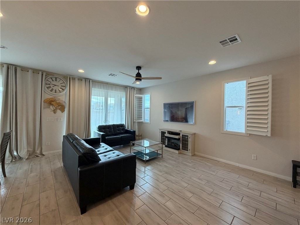 10081 Bismuth St - Photo 4 of 15