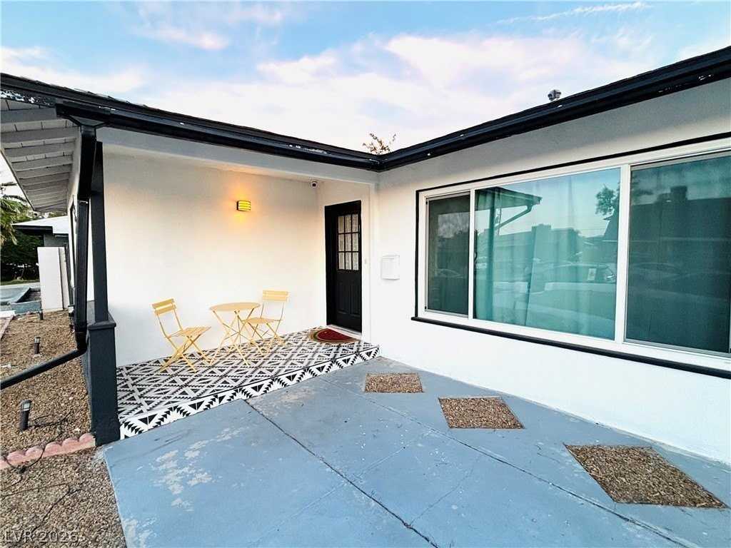1920 Howard Ave - Photo 2 of 15