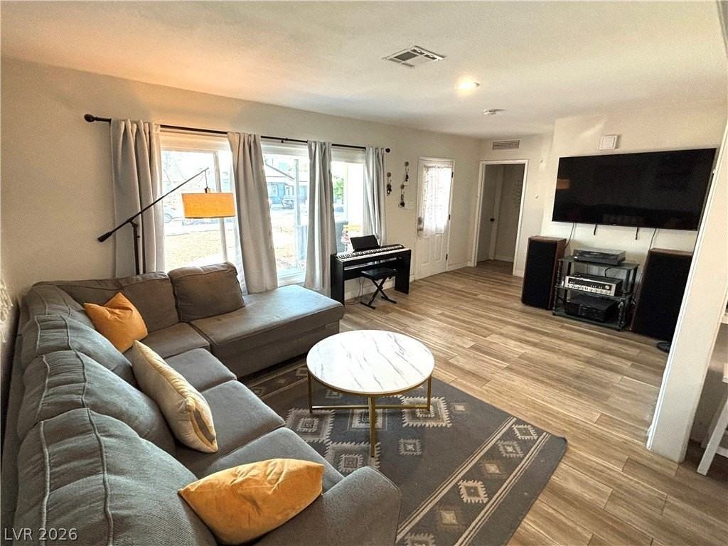 1920 Howard Ave - Photo 3 of 15