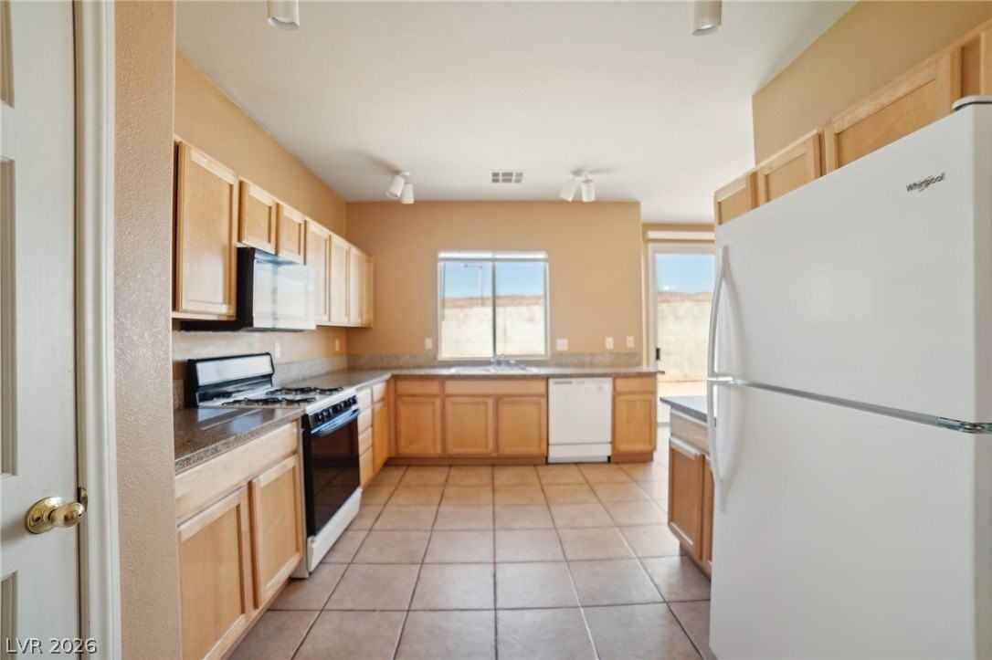 3295 Orange Sun St - Photo 3 of 15