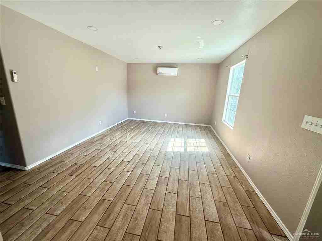 909 El Campo Dr - Photo 3 of 9