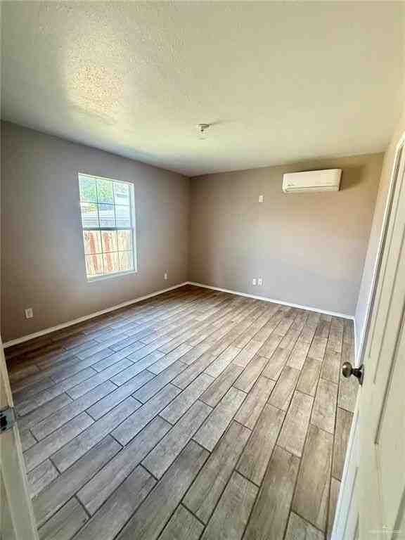 909 El Campo Dr - Photo 4 of 9